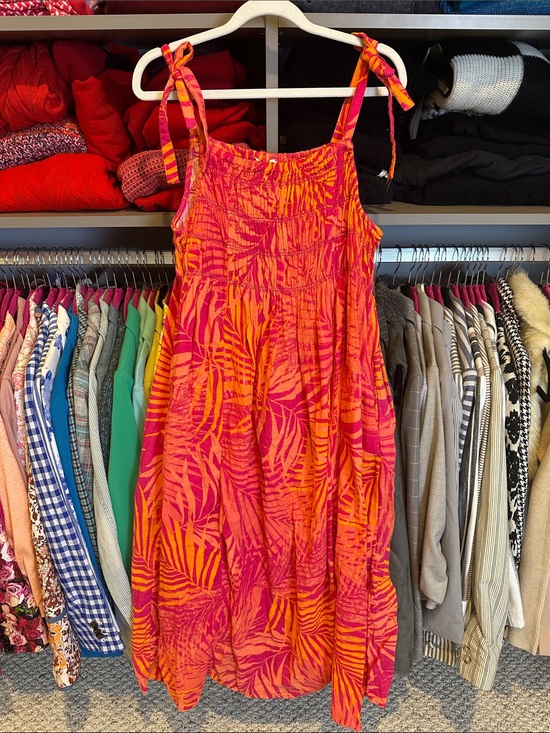 beachlunchlounge Dresses & Skirts - BeachLunchLounge pink/orange leaf print  smocked 2 pocket midi dress size S